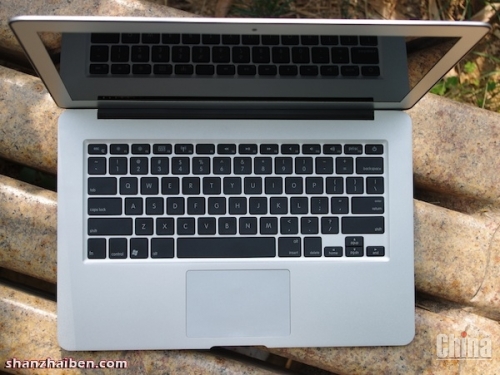 D16 - металлический 13,3-дюймовый клон MacBook Air (фото)