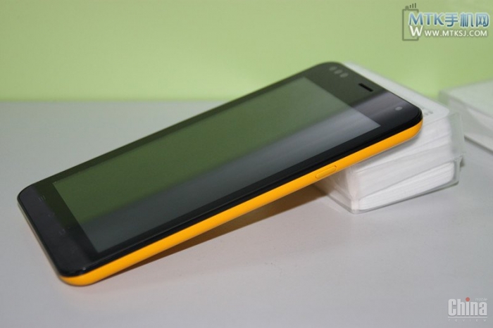Фотогалерея 5,8-дюймового смартфона VSun i1, который выйдет 26 октября по цене $ 140-160