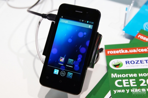 GoClever Fone 400 - полноценный смартфон за $ 100 в Украине