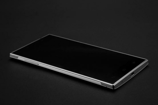 Doogee F2015 - смартфон из жидкого металла