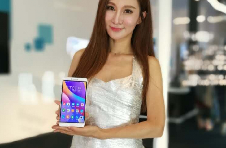 Официально представлен 6,6-дюймовый фаблет Huawei Honor Note 8
