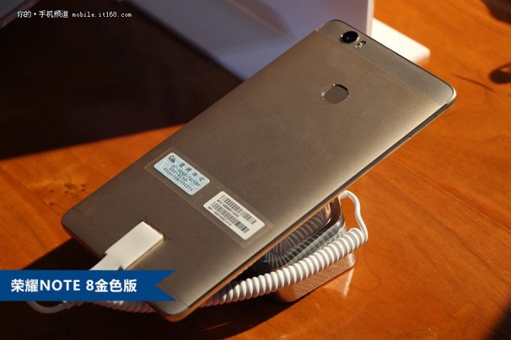Фотообзор Huawei Honor Note 8