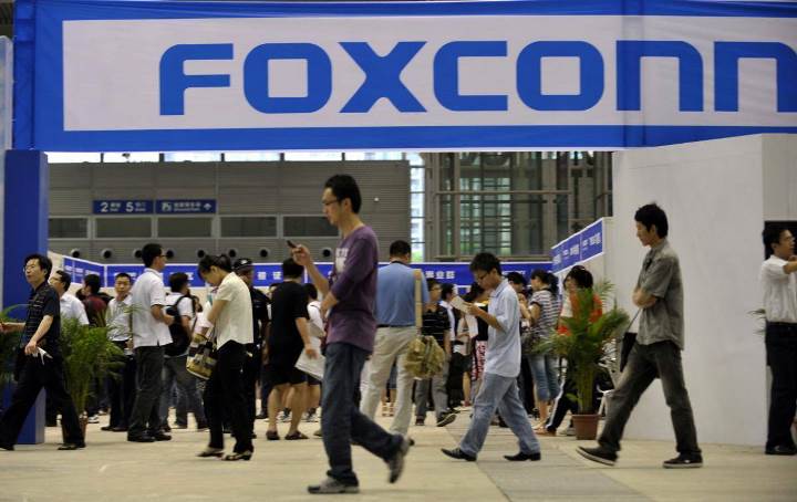 Доходы Foxconn снизились впервые за 25 лет