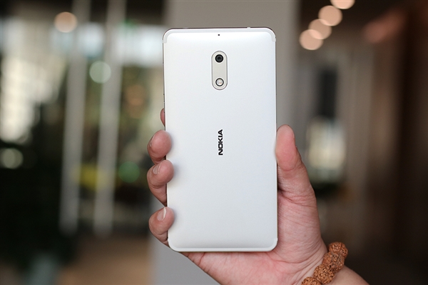 Открылся предзаказ на Nokia 6 в серебристом цвете (+ фотообзор)