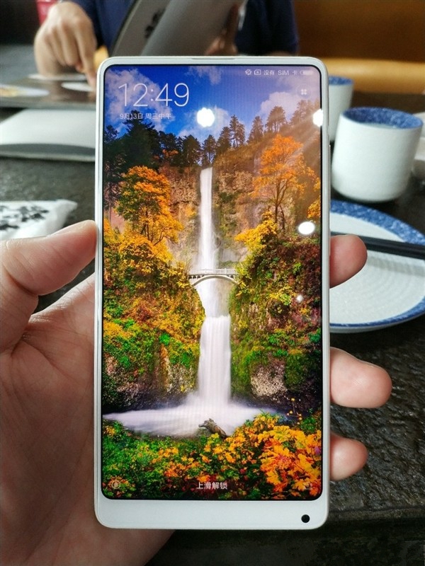 Белый Xiaomi Mi Mix 2 в керамическом корпусе показали на фото
