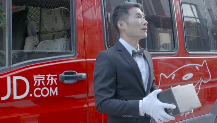 Курьеры в белых перчатках: JD борется с Alibaba за кошельки богатых клиентов
