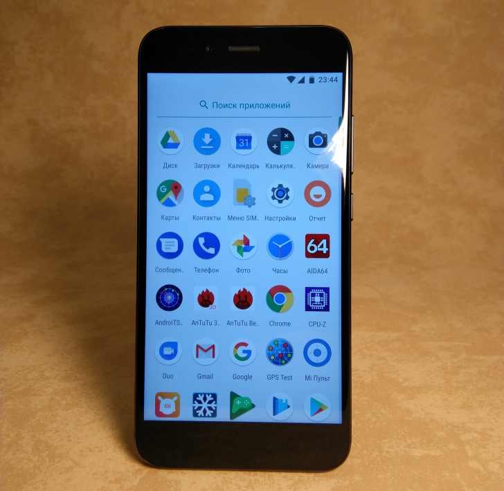 Обзор Xiaomi Mi A1 на чистом Android
