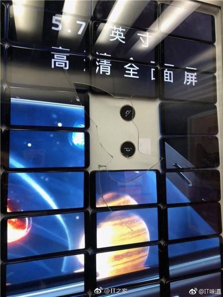 Необычная реклама Meizu M6S понравилась ворам