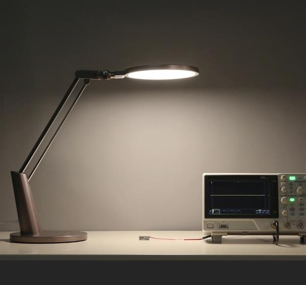 В продажу поступила настольная лампа Yeelight Pro Smart LED Table Lamp