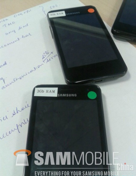 Samsung готовит смартфон с 3 Гб RAM