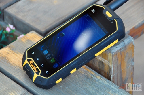 Смартфон-внедорожник Runbo X5 с рекордной батареей 3800 мАч (видео)!!