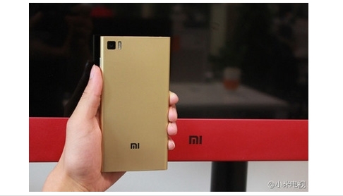 Золотой Xiaomi Mi3 и красный Xiaomi TV