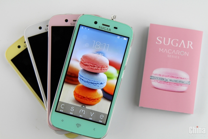 Фотообзор “бриллиантового” смартфона Sugar Macaron