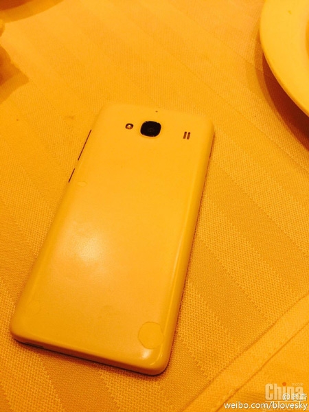 Фото бюджетного смартфона Xiaomi на LC1860C