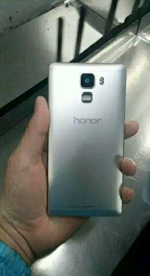 Шпионские фото новых флагманов Huawei Honor 7 и 7 Plus