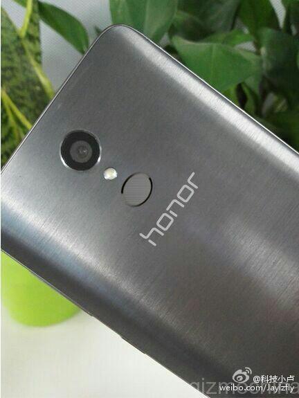 Вместе с Huawei Honor 7 могут выйти Honor Note 4C Sport и Note 4C Play
