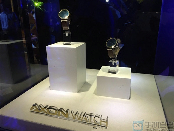 Фотообзор премиум часов ZTE Axon Watch