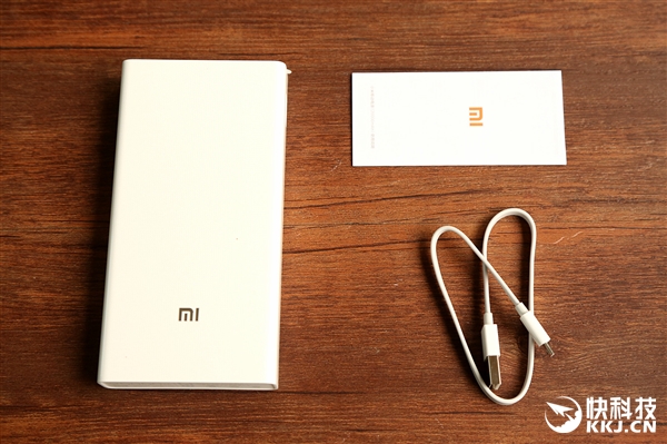 Фотообзор Xiaomi Mi Power Bank на 20 000 мАч