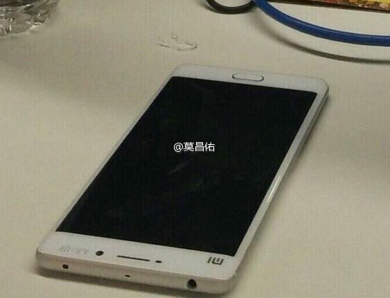 Утечки фото двух версий Xiaomi Mi5