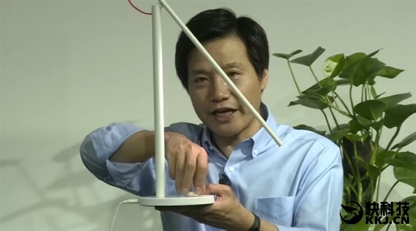 Настольный LED светильник от Xiaomi