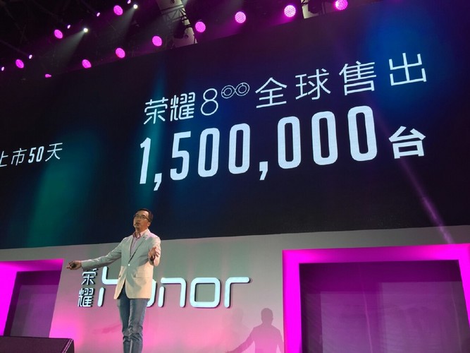 Продано 1,5 млн смартфонов Honor 8