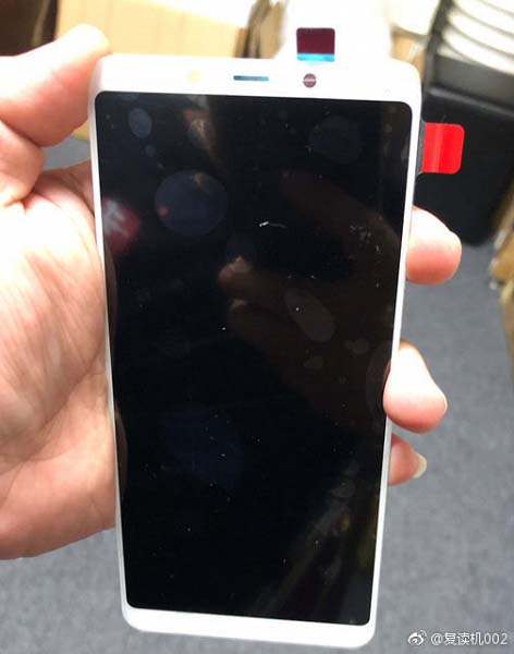 Живое фото смартфона Nokia X7 опровергло наличие "челки"
