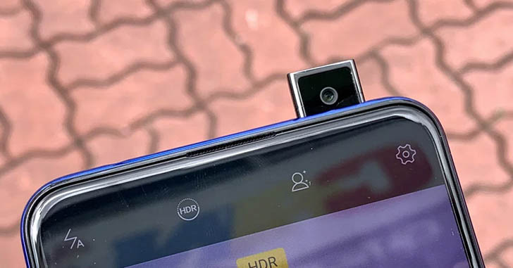 Смартфон Vivo V15 Pro позирует на качественных фото
