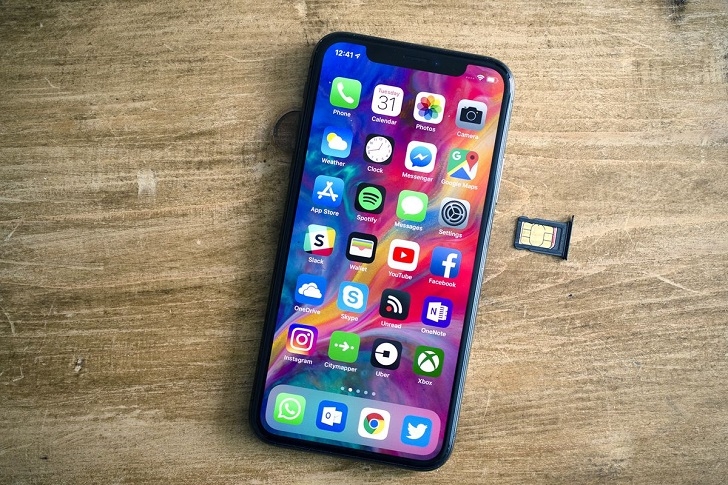 Появились живые снимки смартфонов iphone x plus и iphone 9