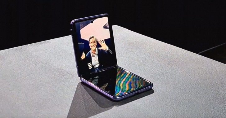 Samsung представил первый в мире смартфон со сгибаемым стеклом