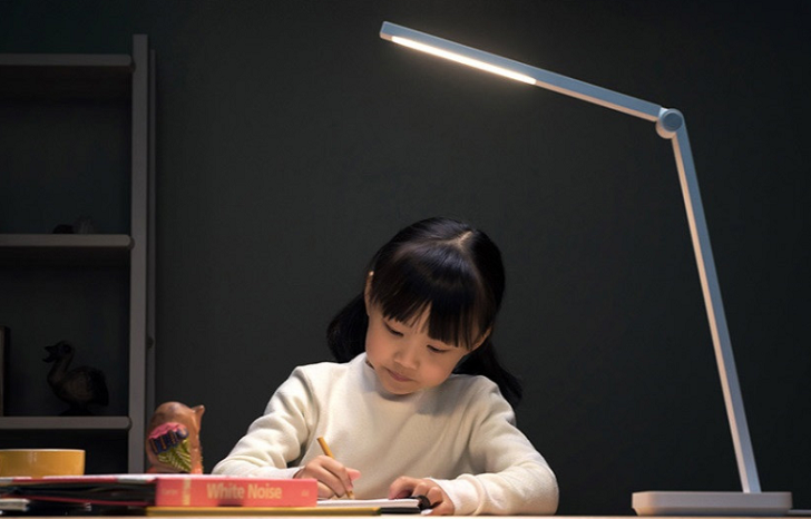 Xiaomi выпустила настольную лампу за 10 долларов