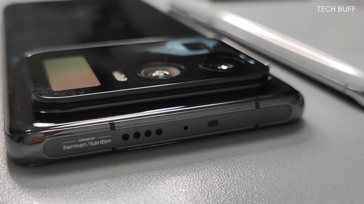Xiaomi Mi 11 Ultra: с задним экраном с тройной камерой показали в живую