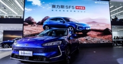Huawei начинает продажи нового автомобиля Seres SF5