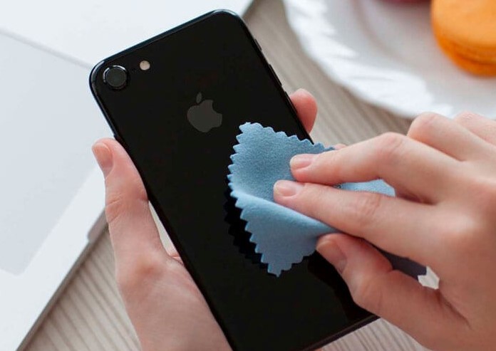 Apple рассказала чем нужно чистить iPhone чтобы не убить его