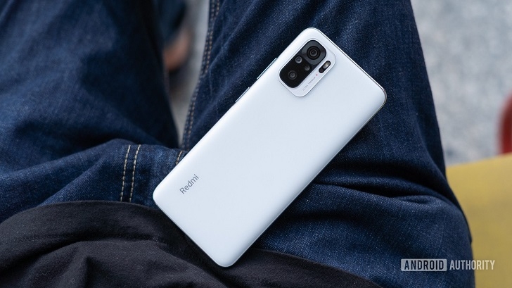 Xiaomi снимает продаж популярный смартфон 2021 года