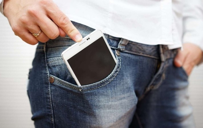 Как влияет на мужскую потенцию ношения телефона в кармане брюк