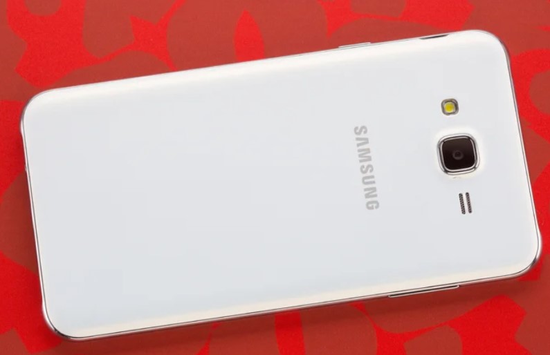 Samsung внезапно обновила старый смартфон