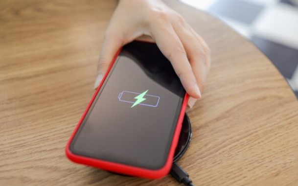 Почему быстрая зарядка может испортить батарею смарфона