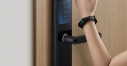 Xiaomi представила новую версию умного дверного замка Smart Door Lock M20 со встроенной камерой