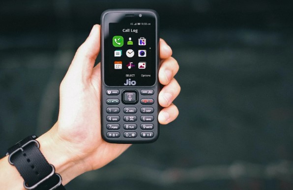 В українців навіть з кнопкових телефонів можуть списати кошти: названо причини