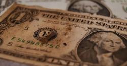 Банки та обмінники отримали право не приймати деякі долари: про які банкноти мова