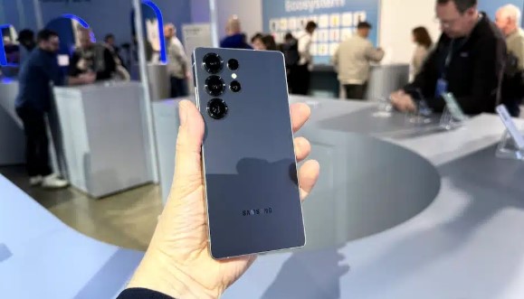 Смартфони Samsung подорожчають вже цього року
