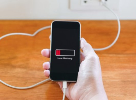 iOS 26 навчить iPhone краще заощаджувати заряд АКБ
