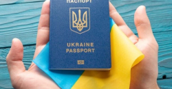 Прощайтеся з паспортами-книжками: українцям доведеться обміняти документи