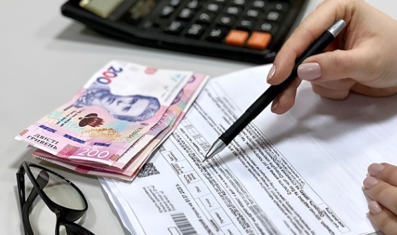 Українцям доведеться платити за комуналку удвічі дорожче: чому збираються підняти тарифи та коли це станеться