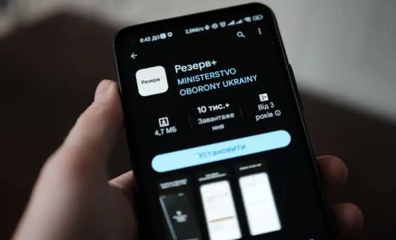 Цифрові повістки: чоловікам почали прилітати SMS від ТЦК, що кажуть юристи