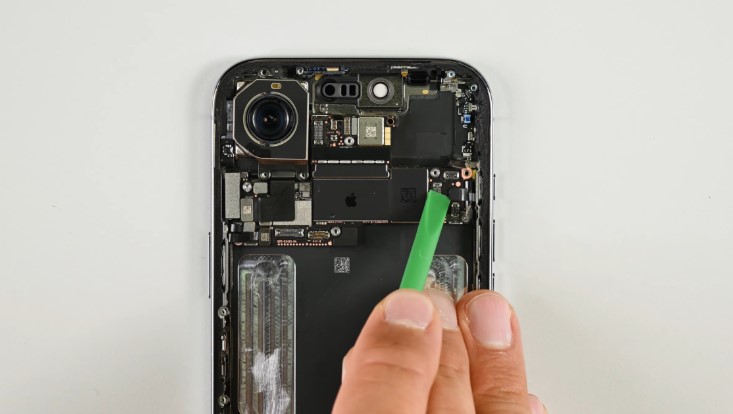 Новий iPhone виявився несподівано простим у розбиранні та ремонті