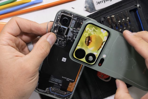 Xiaomi 17 Pro з двома екранами випробували на міцність