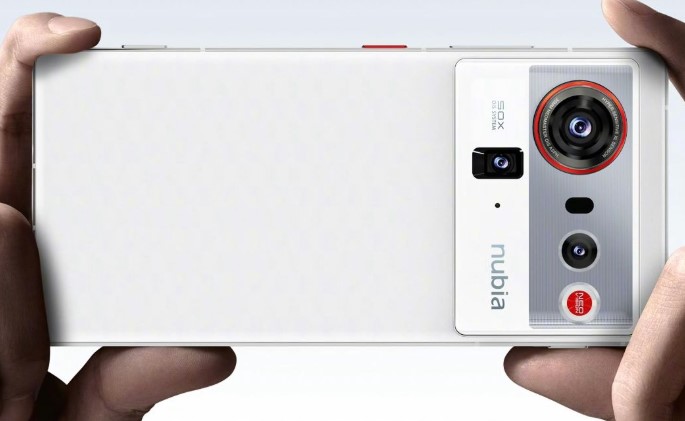 Nubia показала Z80 Ultra з екраном без вирізів та топовим чіпом Snapdragon
