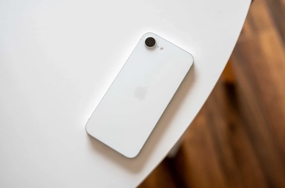 “Ідеальний смартфон” виявився провалом: інсайдер пояснив, чому iPhone 16e нікому не потрібний