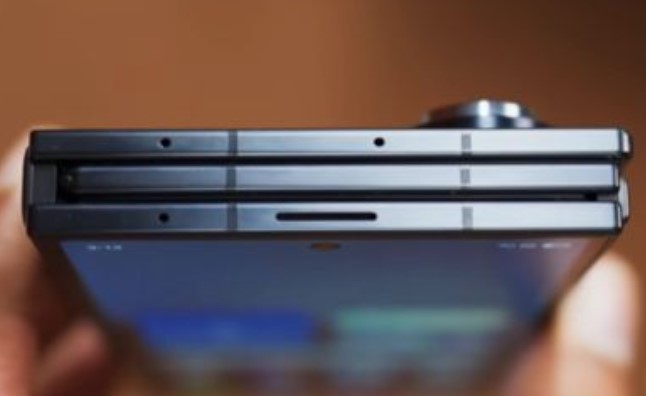Представлений складний Galaxy Z TriFold: великий екран та ємна АКБ у тонкому корпусі